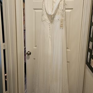 Elegant White Lace Wedding Gown